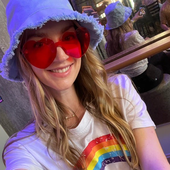 Meet your Posher, Brittney - Picture 3 of 6